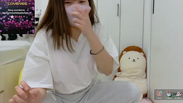 Snapshot of SUZU_ chatting on 24, 2, 2025 SUZU  online show from 24, 2, 2025