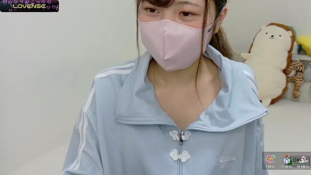 Snapshot of SUZU_ chatting on 4, 3, 2025 SUZU  online show from 4, 3, 2025