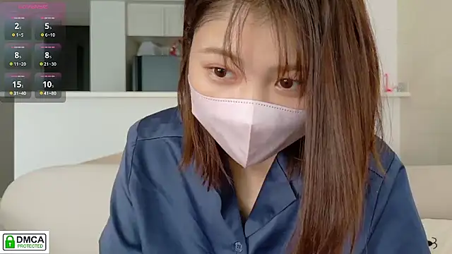 Snapshot of SUZU_ chatting on 13, 9, 2025 SUZU  online show from 13, 9, 2025