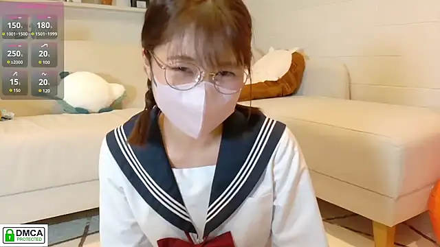 Snapshot of SUZU_ chatting on 18, 10, 2025 SUZU  online show from 18, 10, 2025