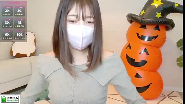 Snapshot of SUZU_ chatting on 25, 10, 2025 SUZU  online show from 25, 10, 2025