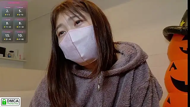 Snapshot of SUZU_ chatting on 25, 10, 2025 SUZU  online show from 25, 10, 2025