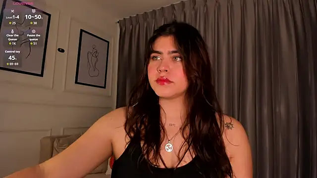 Snapshot of veronica185 chatting on 2, 10, 2025 veronica185 online show from 2, 10, 2025