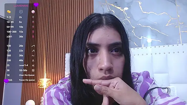 littlee emilyy  online show from 15, 1, 2025