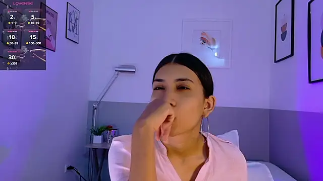 littlee emilyy  online show from 12, 4, 2026