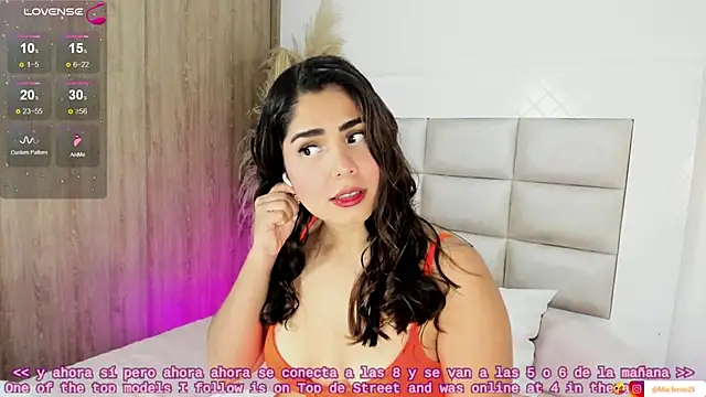 Snapshot of Goddess_mia2 chatting on 20, 10, 2025 Goddess mia2 online show from 20, 10, 2025