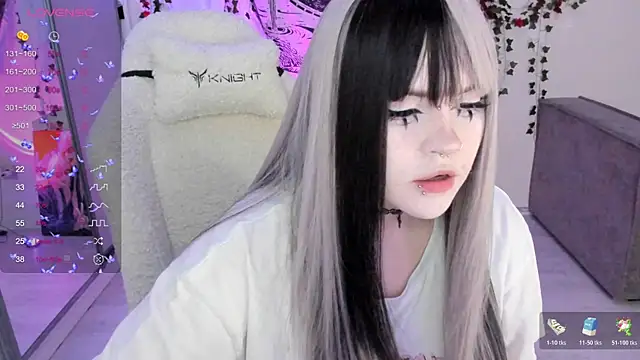 Snapshot of SelenaCute chatting on 3, 11, 2025 SelenaCute online show from 3, 11, 2025