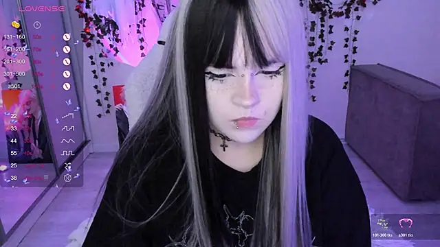 Snapshot of SelenaCute chatting on 5, 11, 2025 SelenaCute online show from 5, 11, 2025