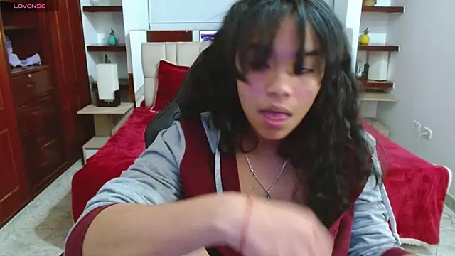 laureentt  online show from 28, 1, 2025