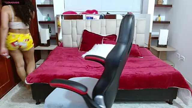 laureentt  online show from 10, 2, 2025