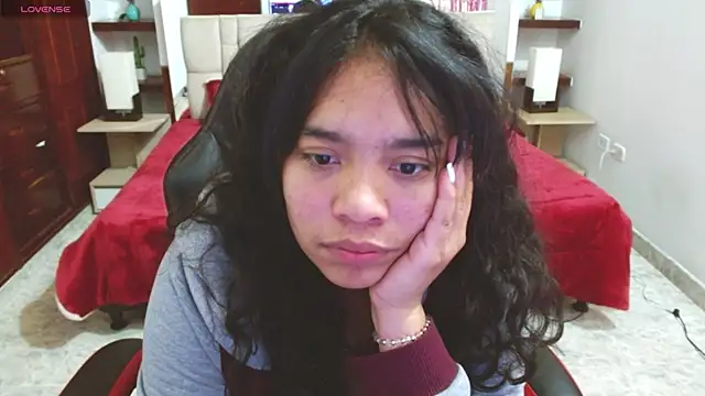 laureentt  online show from 21, 2, 2025