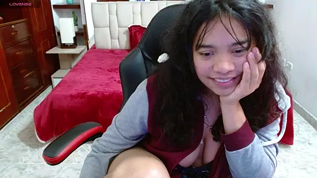 laureentt  online show from 11, 3, 2025