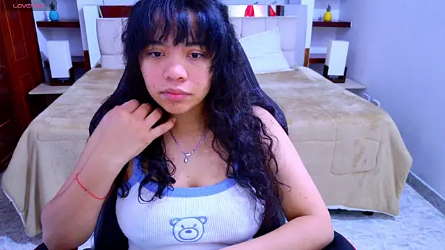 laureentt  online show from 4, 10, 2025