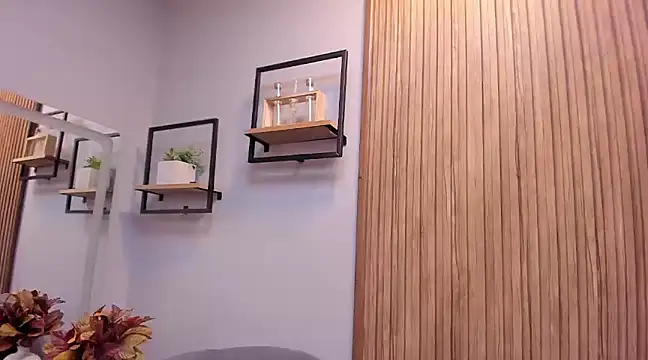 Eva Macalliter online show from 20, 12, 2024