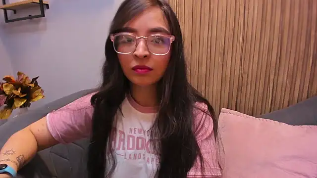 Eva Macalliter online show from 8, 1, 2025