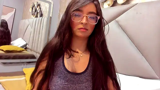 Eva Macalliter online show from 14, 12, 2025