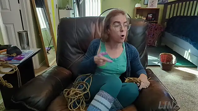 Linzy 19 online show from 30, 12, 2024