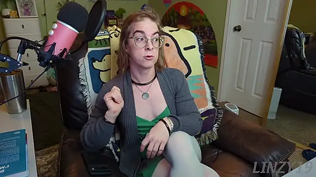 Linzy 19 online show from 4, 3, 2025