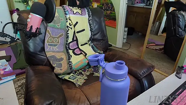 Linzy 19 online show from 11, 3, 2025