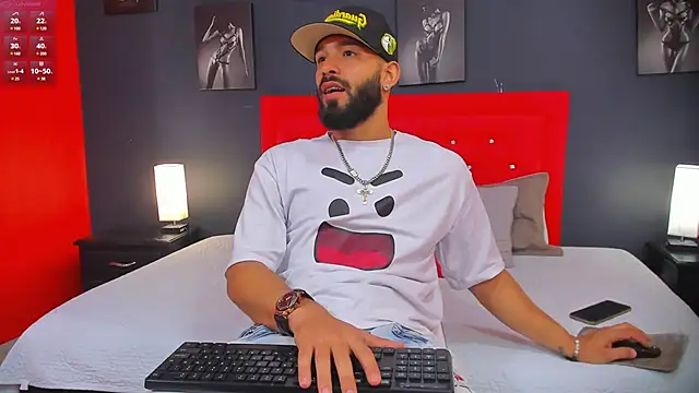 Thiagogomez online show from 3, 12, 2024