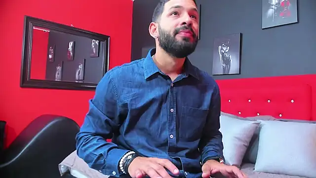 Thiagogomez online show from 8, 3, 2025