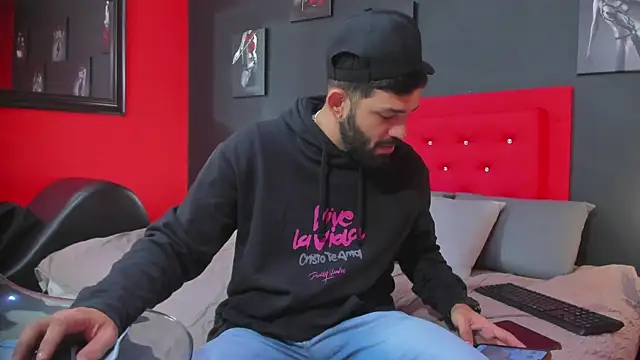 Thiagogomez online show from 11, 10, 2025