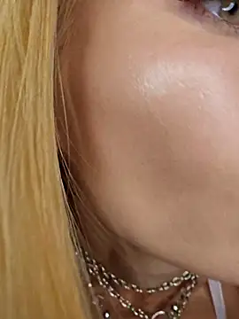 Snapshot of LessiaMia chatting on 22, 11, 2025 LessiaMia online show from 22, 11, 2025