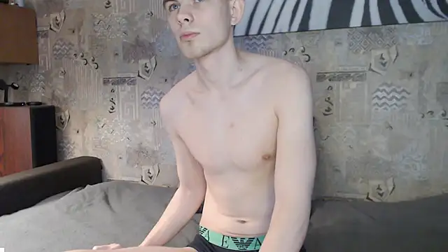 Snapshot of Student_Oliver chatting on 23, 12, 2025 Student Oliver online show from 23, 12, 2025