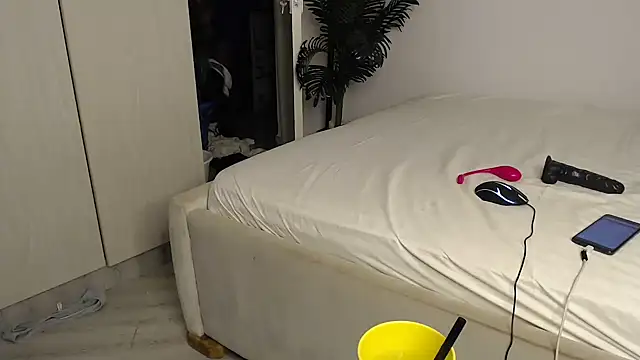 CurvyGlass online show from 30, 10, 2025