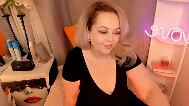 Snapshot of ShannaKingson chatting on 6, 2, 2025 ShannaKingson online show from 6, 2, 2025