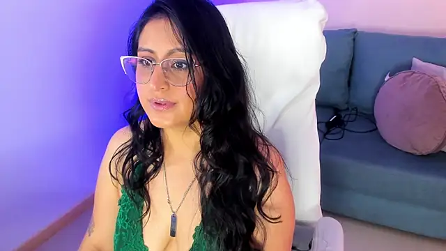 Snapshot of Amber_gold_ chatting on 5, 7, 2026 Amber gold online show from 5, 7, 2026