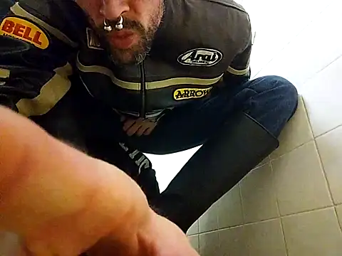 Snapshot of prolltop chatting on 14, 11, 2025 prolltop online show from 14, 11, 2025