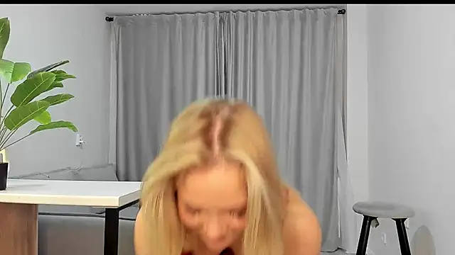 sarahphyllis online show from 3, 10, 2025