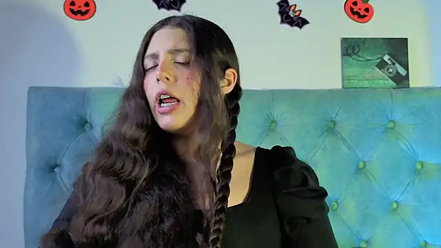 Paola Lyon  online show from 8, 10, 2025