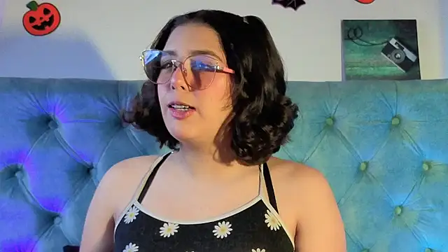 Paola Lyon  online show from 12, 11, 2025