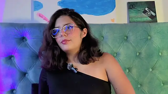 Paola Lyon  online show from 6, 5, 2026