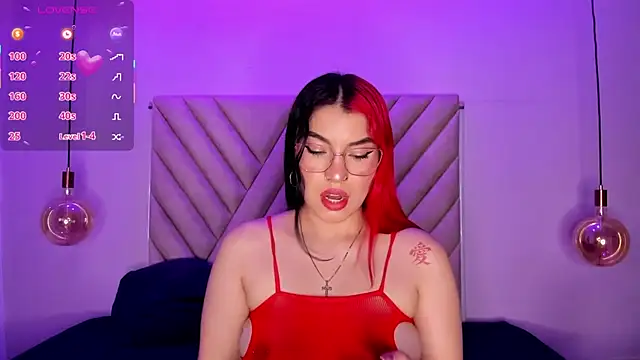 Snapshot of EmmaSwift_ chatting on 18, 10, 2025 EmmaSwift  online show from 18, 10, 2025