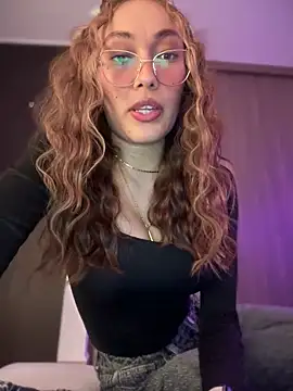 Snapshot of MichelleFerry_ chatting on 3, 3, 2025 MichelleFerry online show from 3, 3, 2025