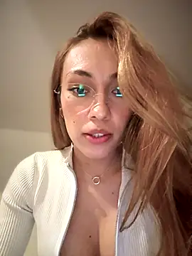Snapshot of MichelleFerry_ chatting on 12, 9, 2025 MichelleFerry online show from 12, 9, 2025