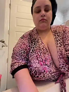 Snapshot of bbwredhead chatting on 5, 5, 2026 bbwredhead online show from 5, 5, 2026