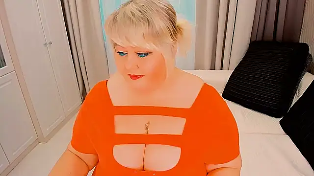 Snapshot of BIGTITSBBW chatting on 8, 10, 2025 BIGTITSBBW online show from 8, 10, 2025