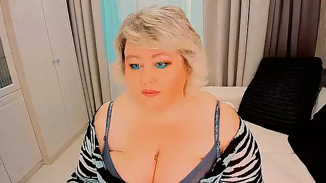 Snapshot of BIGTITSBBW chatting on 11, 10, 2025 BIGTITSBBW online show from 11, 10, 2025