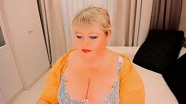 Snapshot of BIGTITSBBW chatting on 25, 10, 2025 BIGTITSBBW online show from 25, 10, 2025