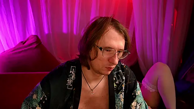 Claudia and elon  online show from 12, 11, 2025