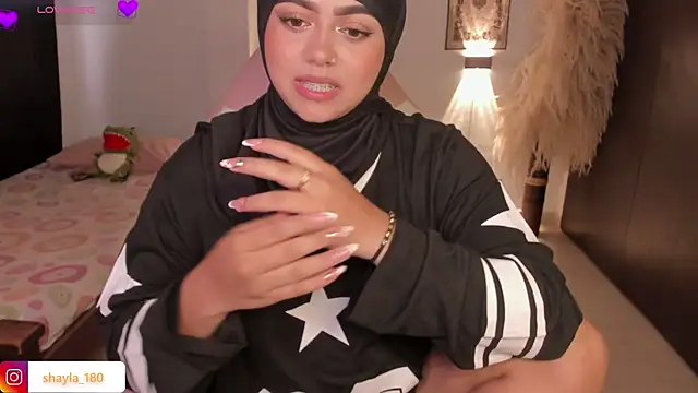 Snapshot of shayla_18 chatting on 6, 10, 2025 shayla 18 online show from 6, 10, 2025