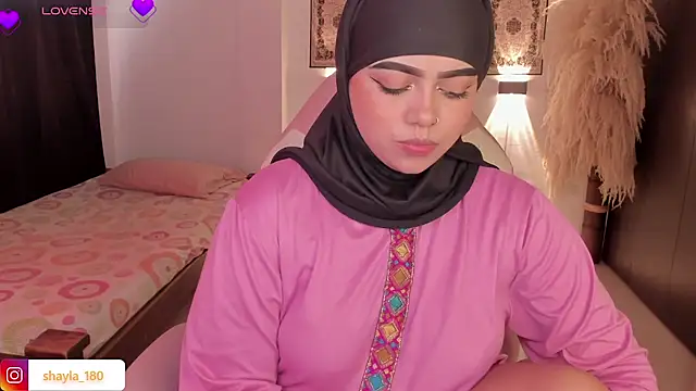 Snapshot of shayla_18 chatting on 24, 10, 2025 shayla 18 online show from 24, 10, 2025