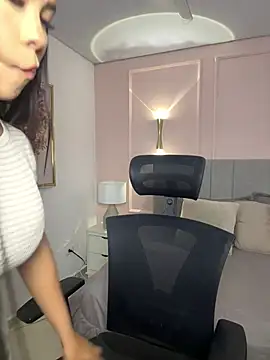 Snapshot of Miss_blue69 chatting on 7, 4, 2026 Miss blue69 online show from 7, 4, 2026