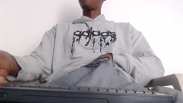 Snapshot of drake_brwon_23 chatting on 30, 9, 2025 drake brwon 23 online show from 30, 9, 2025