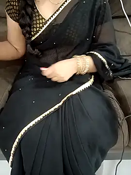 Snapshot of Mounika25 chatting on 26, 9, 2025 Mounika25 online show from 26, 9, 2025