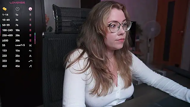 Snapshot of RemyCute chatting on 14, 7, 2026 RemyCute online show from 14, 7, 2026